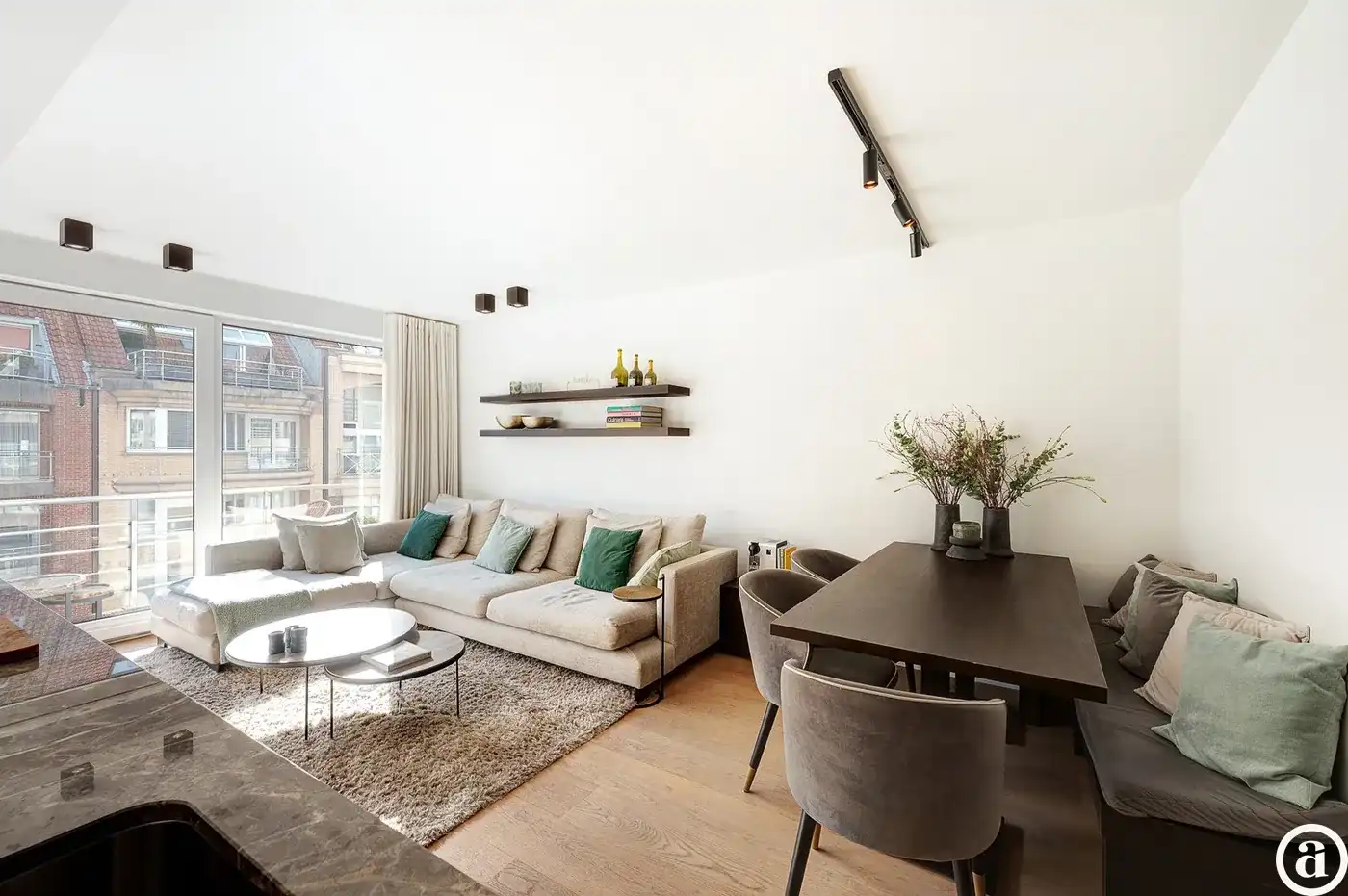 Luxueus gerenoveerd 3-slaapkamerappartement nabij de Zeedijk foto 5