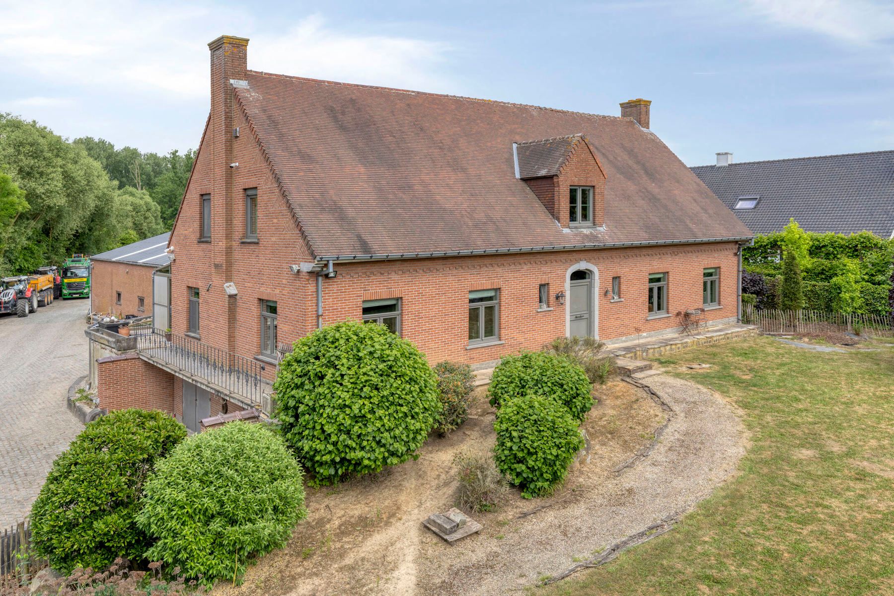 Hoofdfoto van de publicatie: Woning met loods: ideaal om wonen en werken te combineren