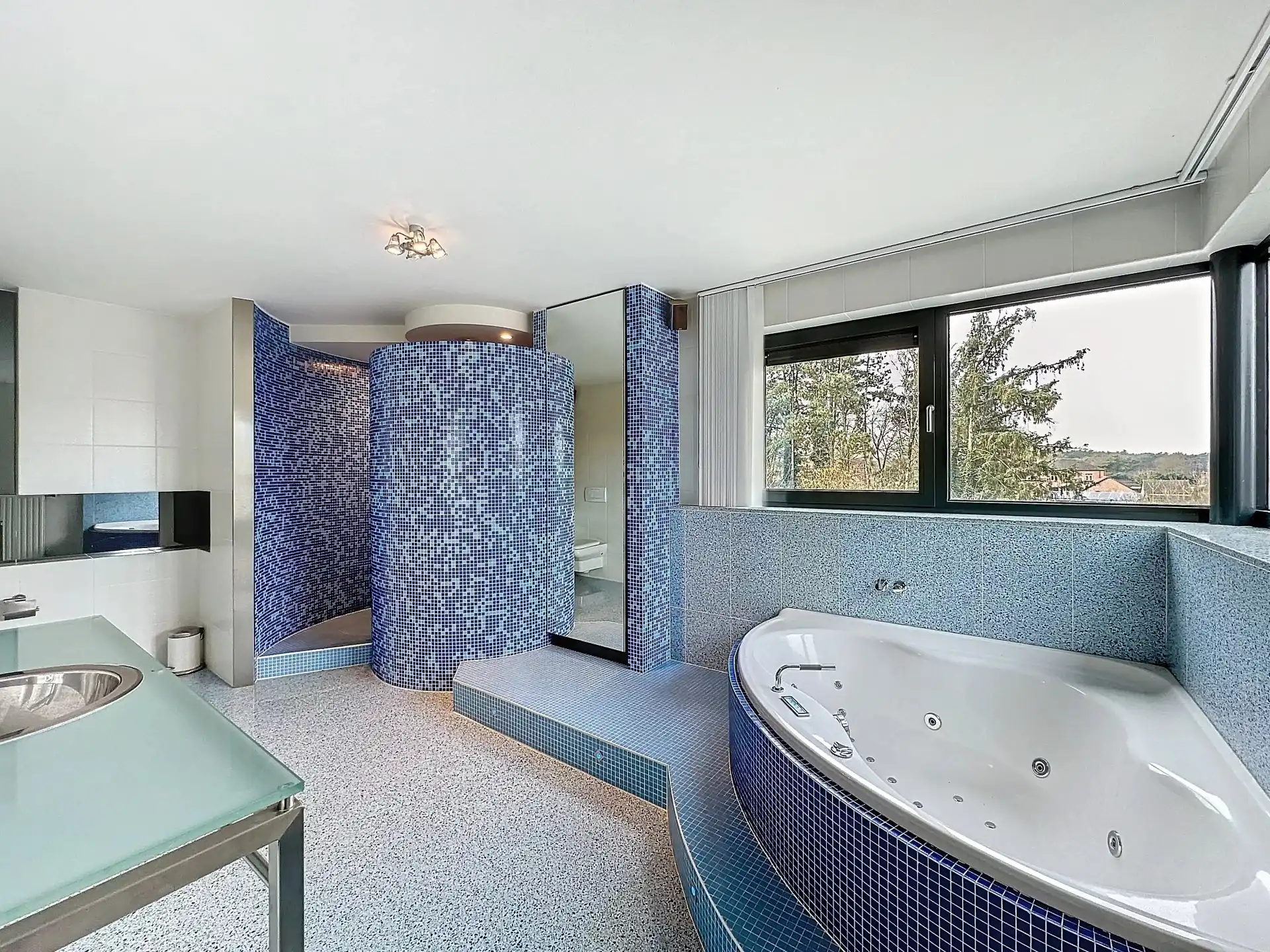 Unieke moderne woning met een dubbele bestemming op een perceel van 29a24ca. foto 58