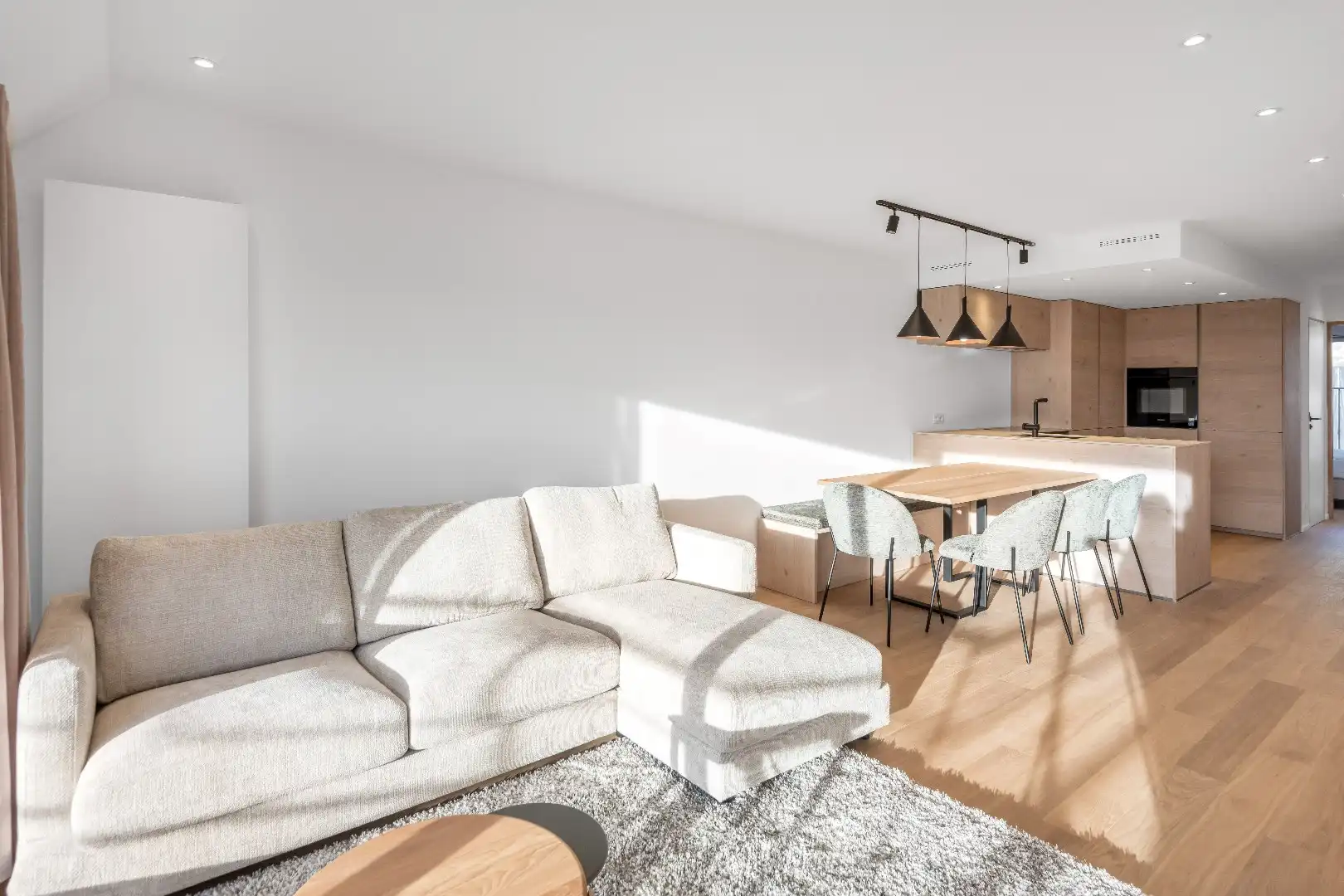 Heel mooi vernieuwd duplexdakapp. met een prachtig zonneterras gelegen op de Kustlaan in hartje Zoute. foto 2