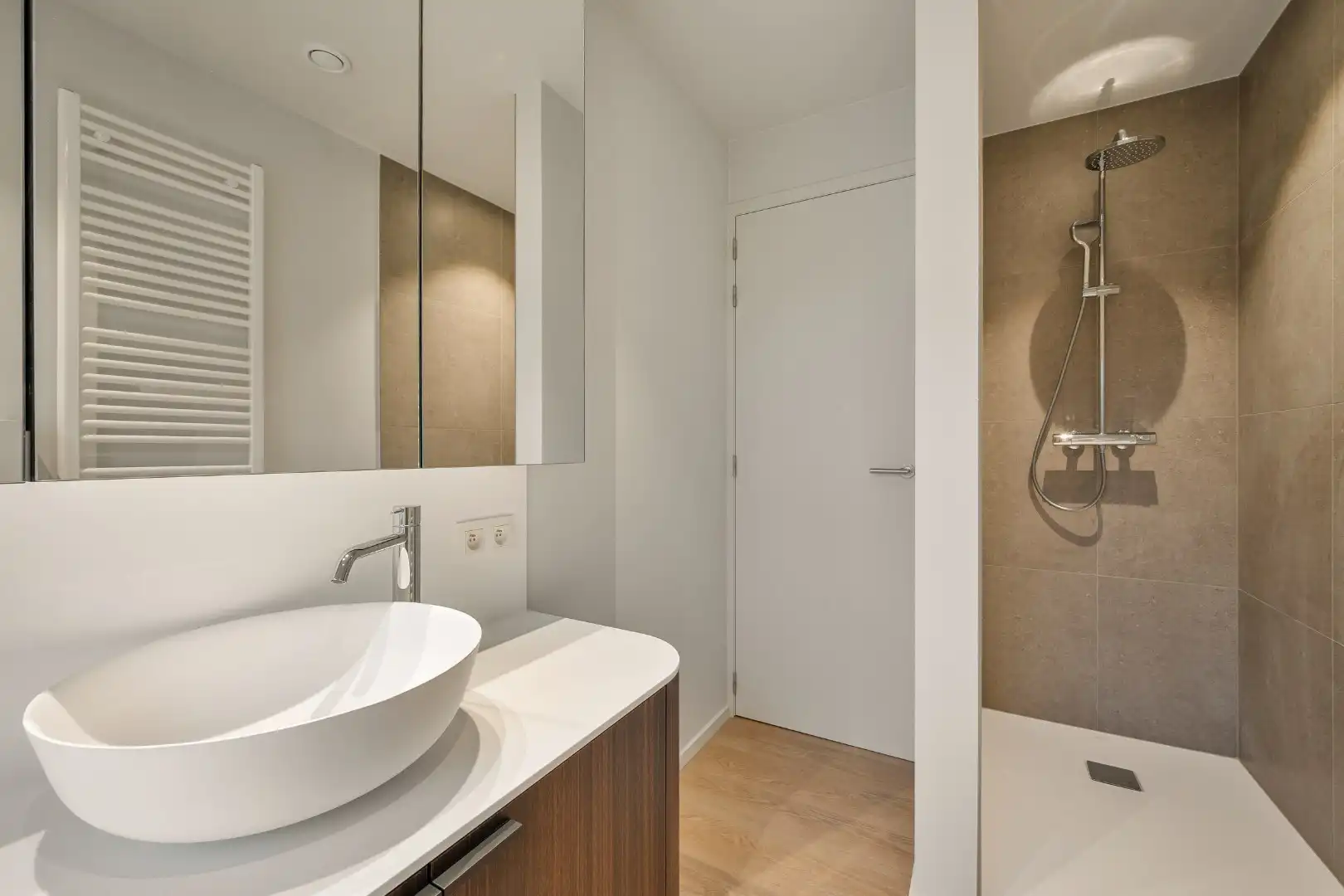 Instapklare halfopen woning met 3 slaapkamers en zuidgerichte tuin in Ledegem foto 8