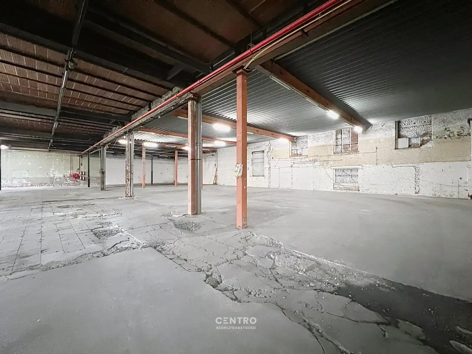 Opslagplaats ( ± 6.042 m²) met 5m vrije hoogte vlakbij de havenkop te Roeselare! foto 6