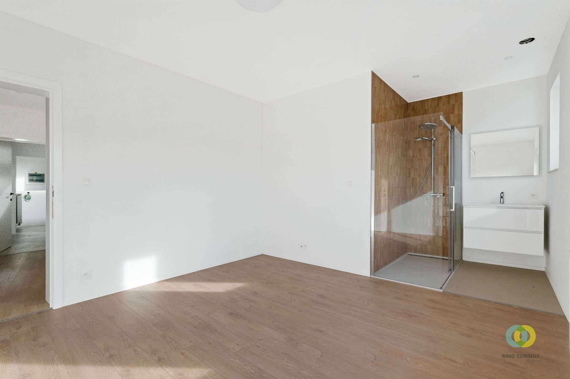 Gerenoveerd appartement met twee slaapkamers foto 11