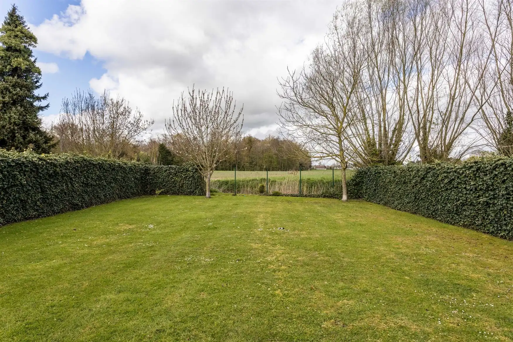 Halfopen woning met zicht op Schipdonkkanaal en velden foto 17