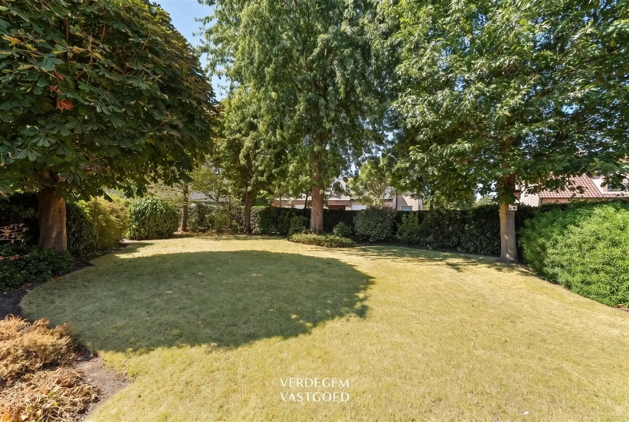Knappe villa met 4 slaapkamers op een royaal perceel in een rustige woonwijk foto 22