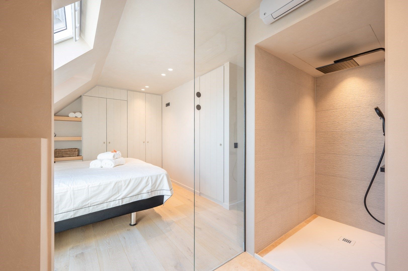 Luxueus gerenoveerd duplex dakappartement met mooie zonneterrassen gelegen in het centrum van Knokke. foto 23