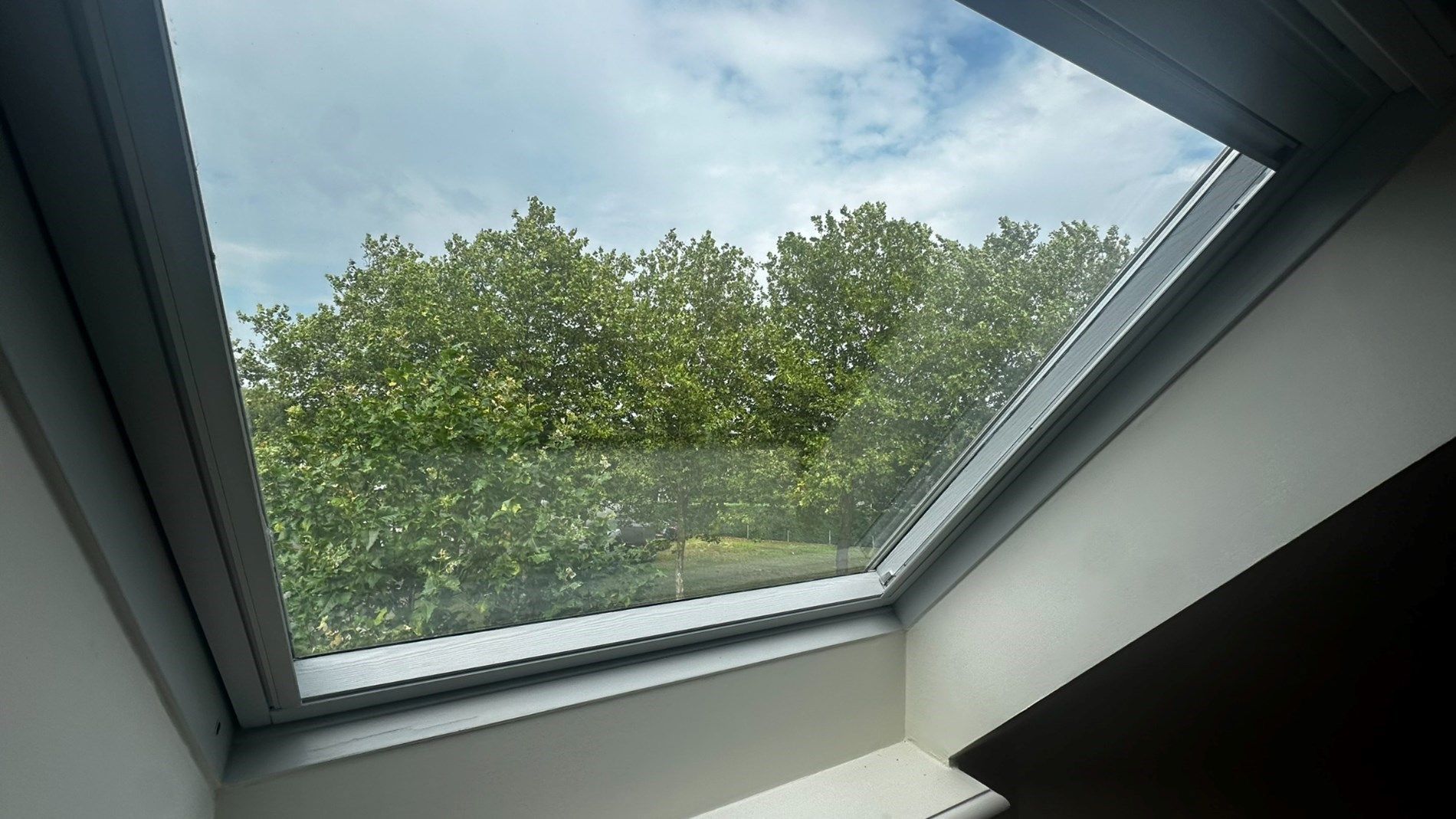Ontdek dit prachtige appartement met balkon, lift en één slaapkamer. foto 13
