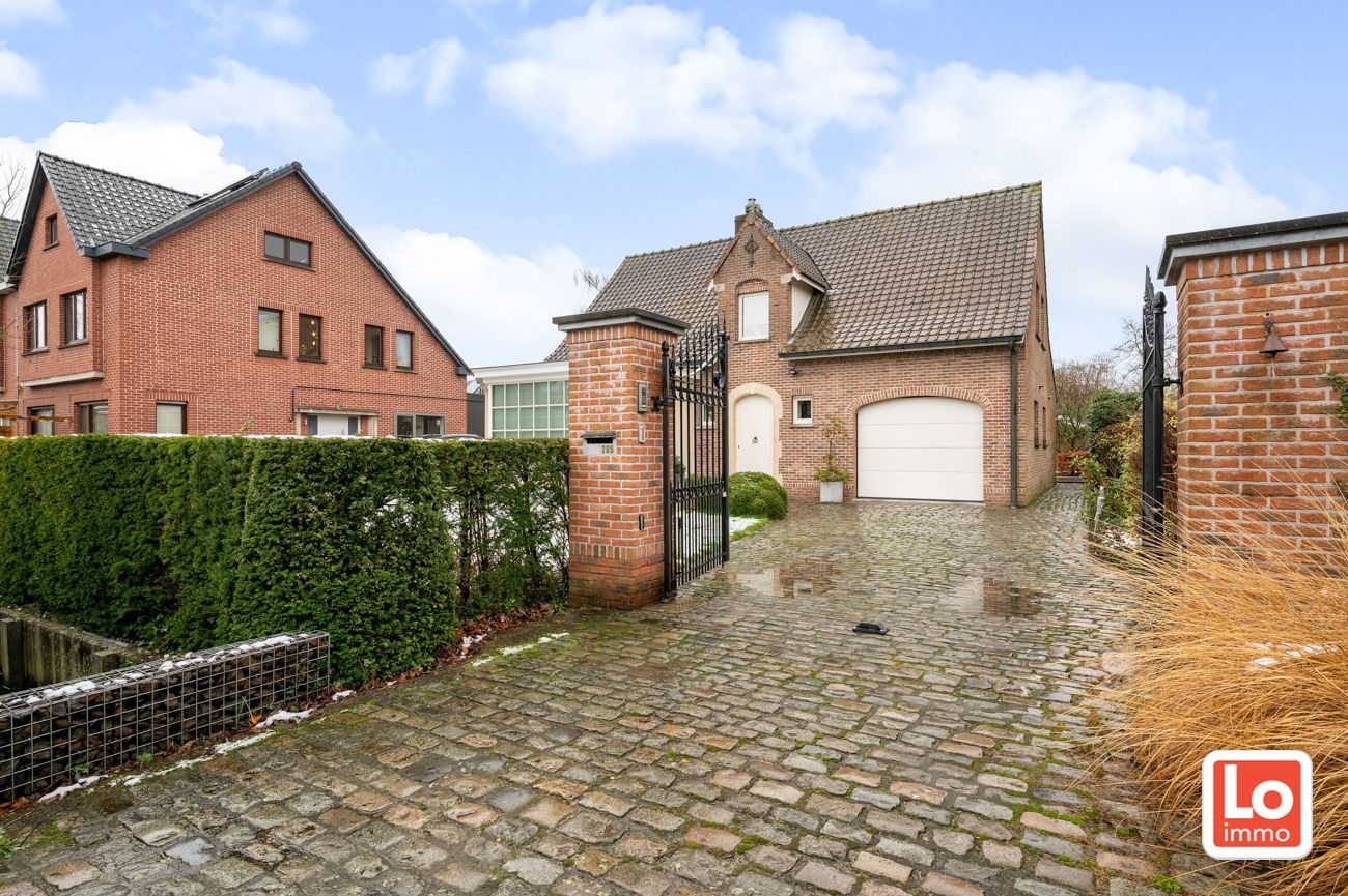 VERKOCHT! Charmante alleenstaande woning met grote tuin te Sint-Amandsberg! foto 2