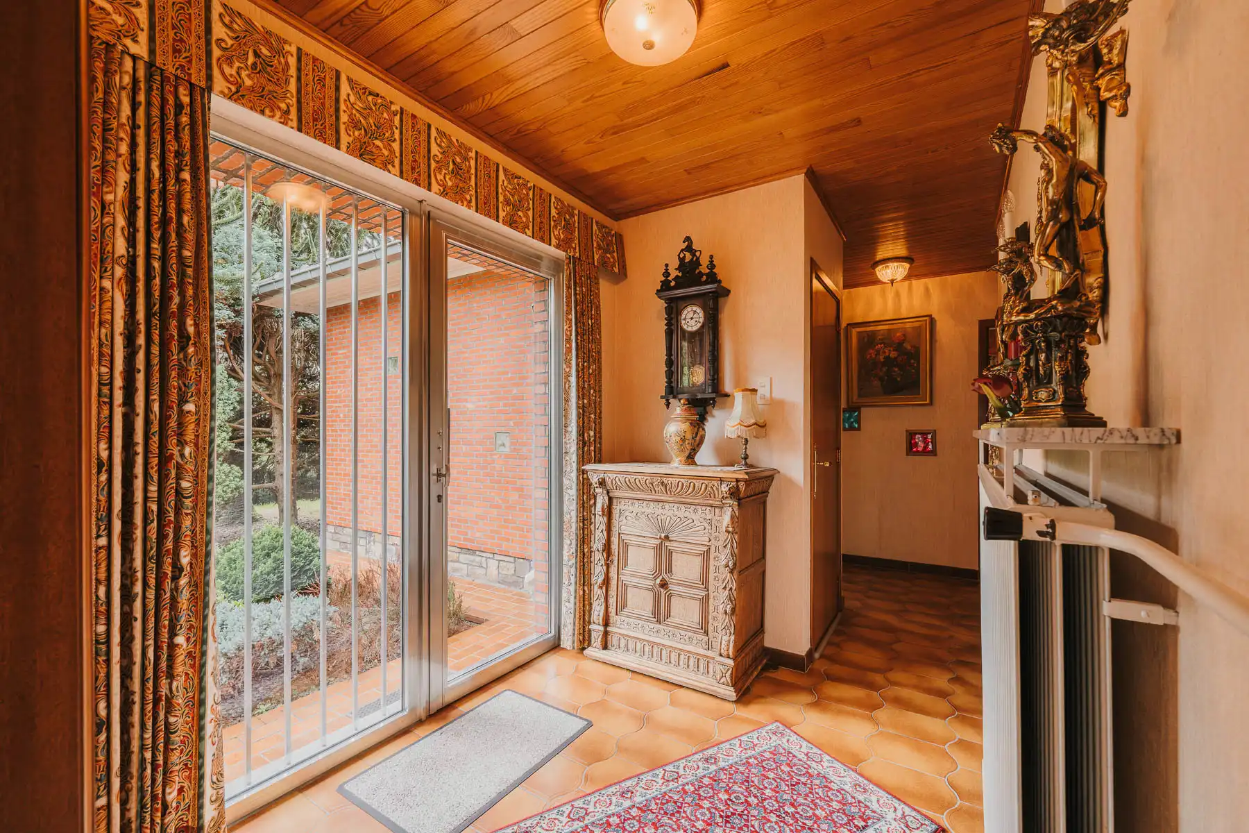 Rustig gelegen sfeervolle bungalow op een groen perceel foto 2