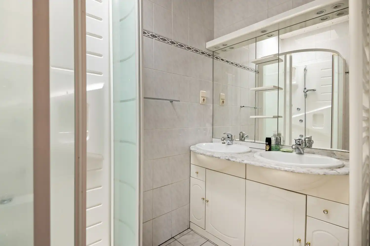 Te renoveren, alleenstaande laagbouwwoning met 3 slaapkamers op fantastisch perceel in Kalmthout! foto 11