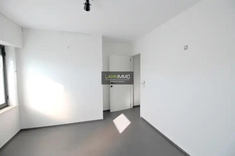 Gerenoveerde woonst met 2 slaapkamers en tuin foto 17