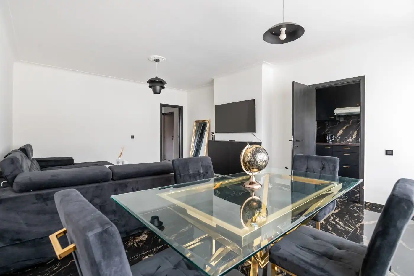 Tof, instapklaar app. op 3e verd. met 2 slpk., terrasje en garage foto 7