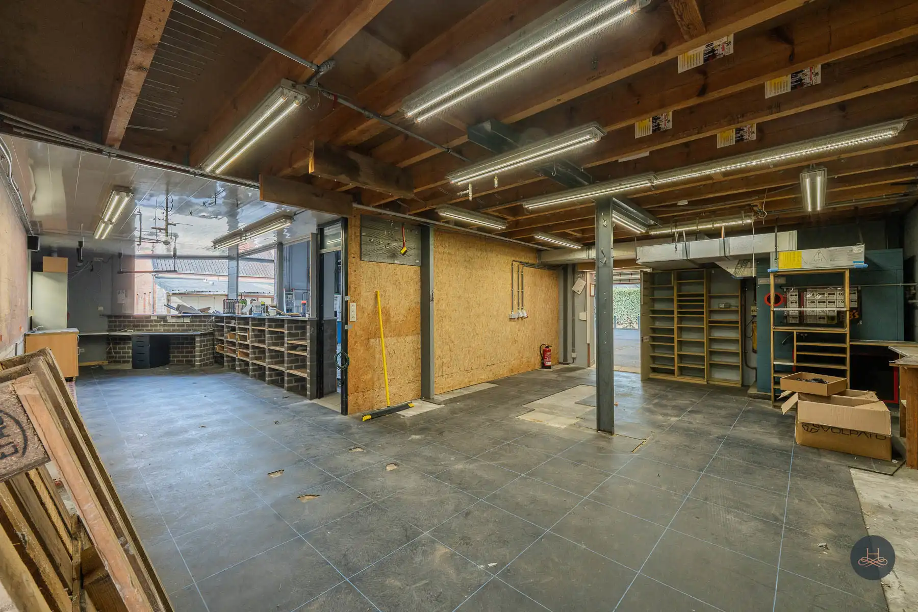 Woning met groot multifunctioneel bijgebouw in rustige straat foto 27