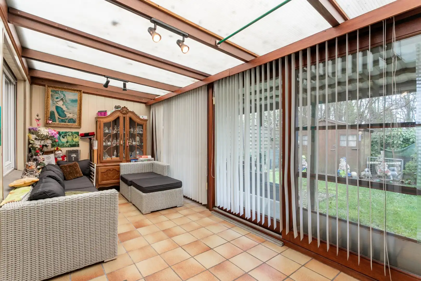 Solide woning te koop met 3 slpks, garage, veranda en tuin foto 8