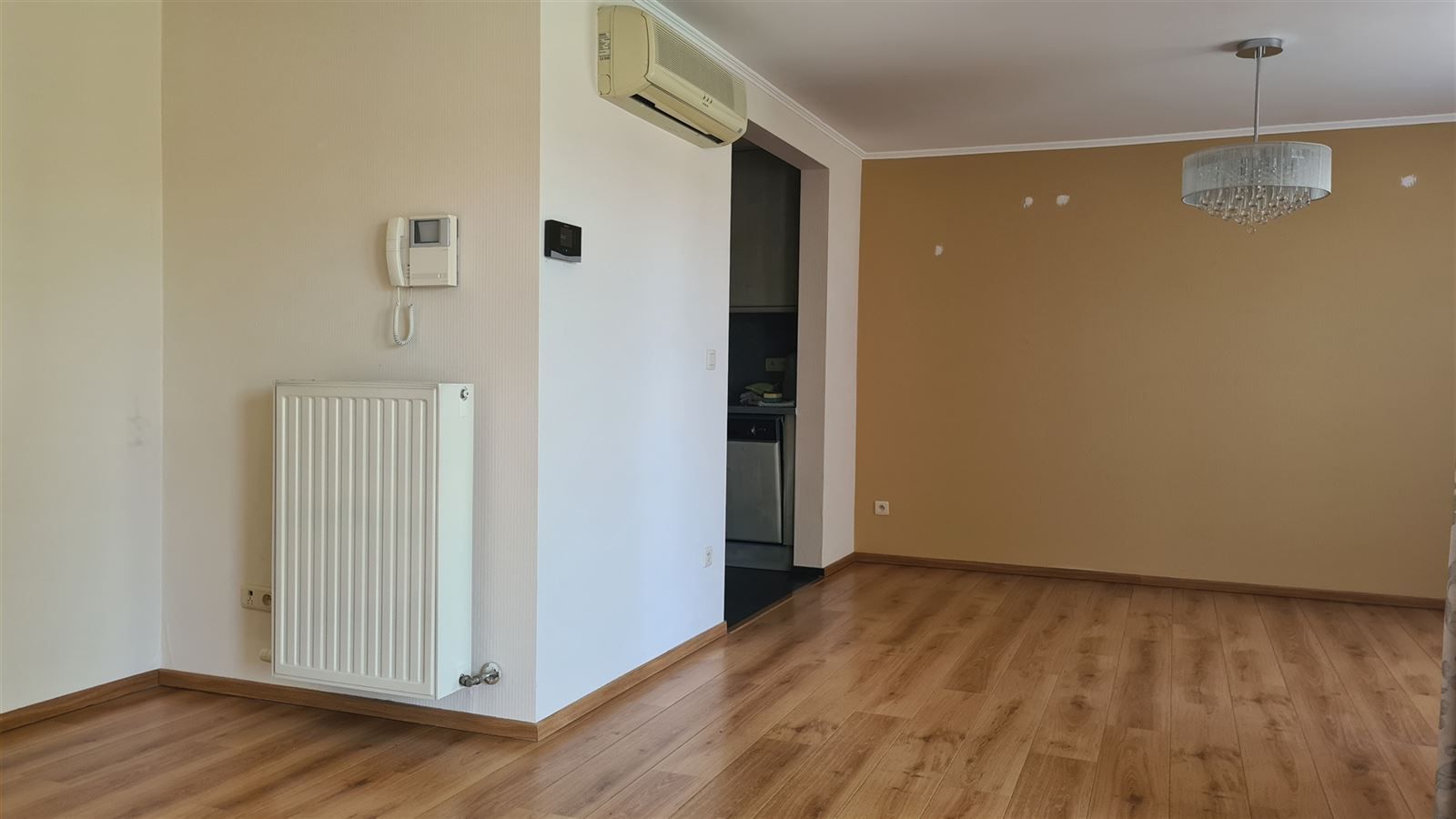 Ruim appartement in centrum Munsterbilzen foto 2