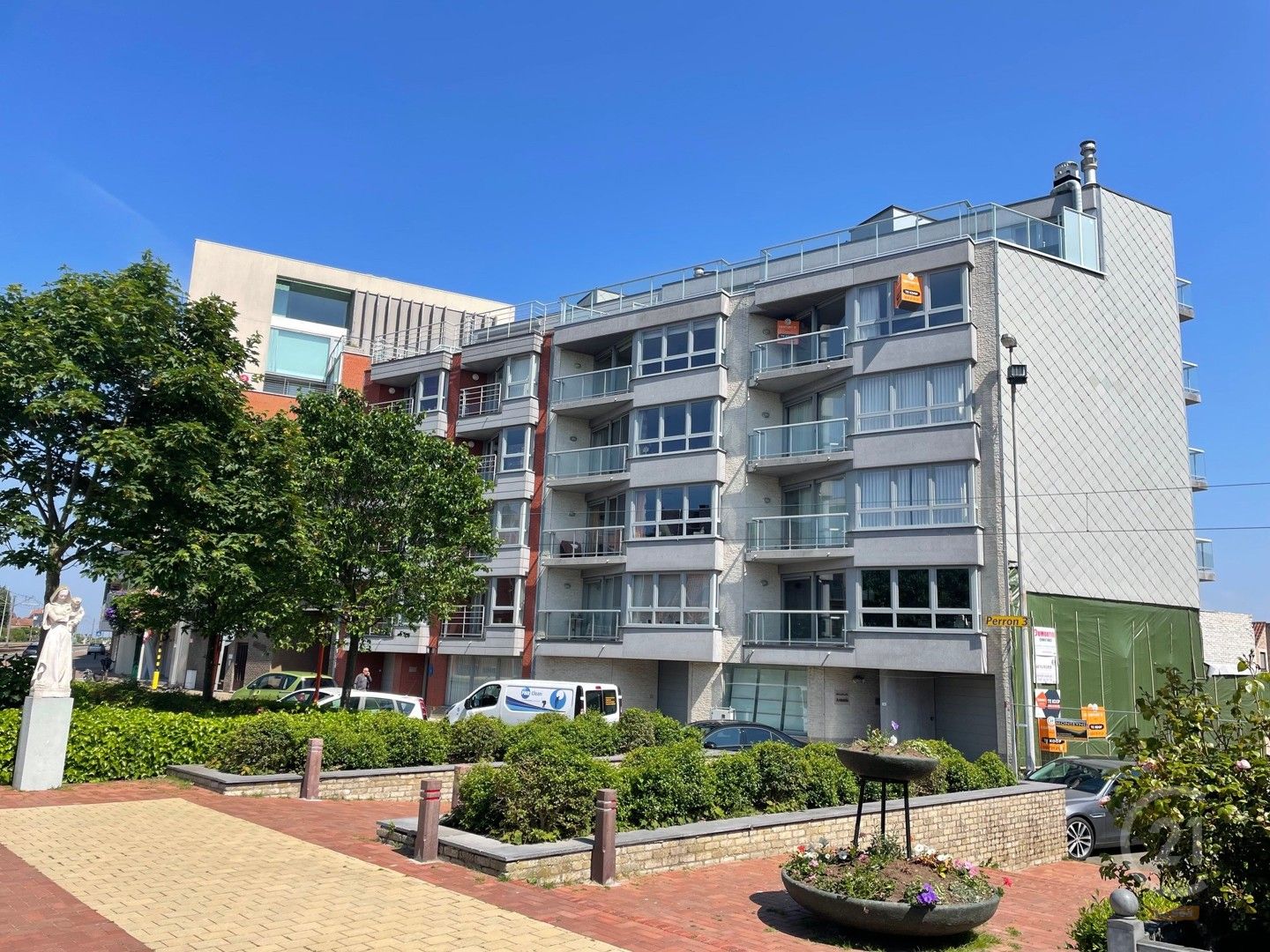 Appartement met een uniek open uitzicht over het Portiekenplein en op 250m van het strand. foto 1