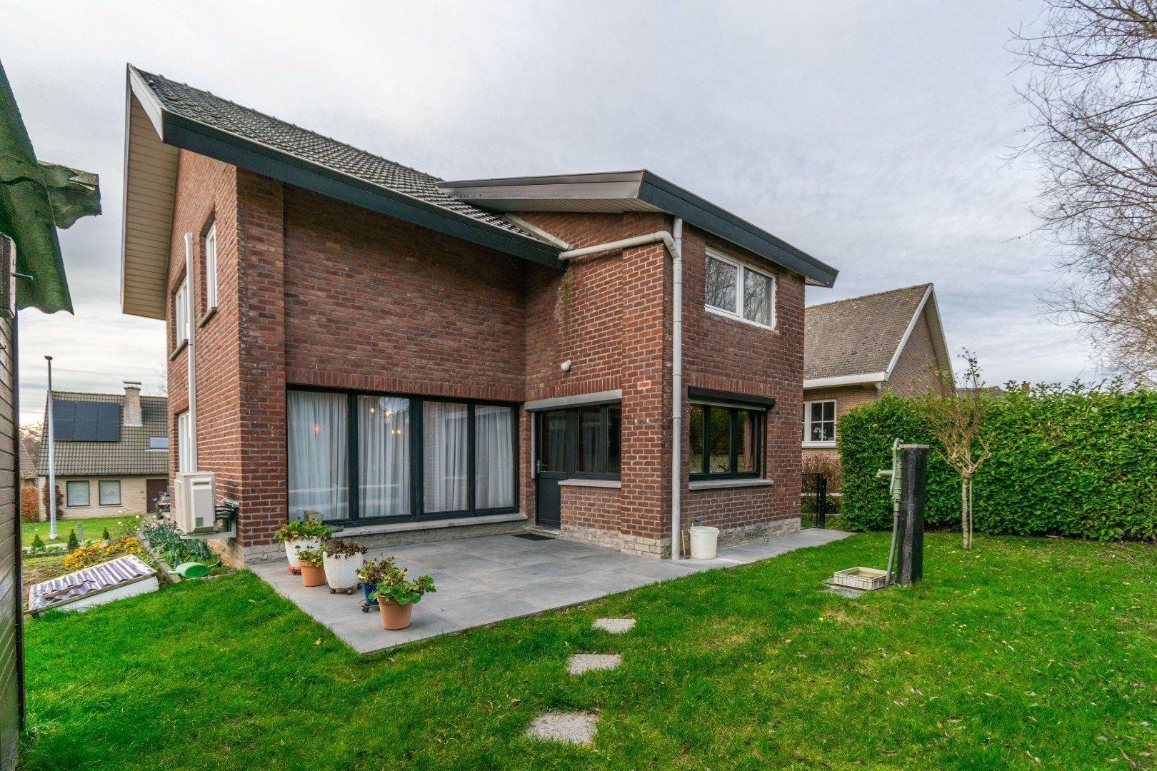 Een degelijke, vrijstaande woning te Lembeek! foto 15