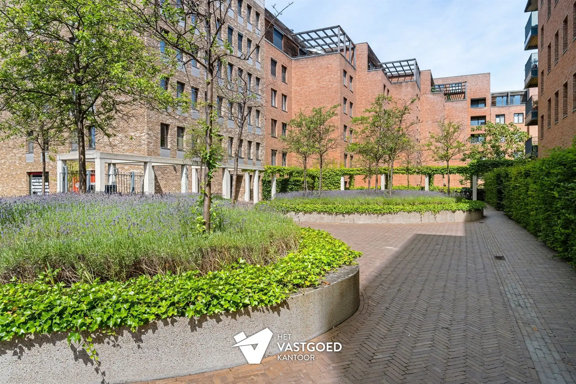 PRACHTIG GELEGEN GELIJKVLOERS APPARTEMENT MET 1 SLAAPKAMER EN ZEER RUIM TERRAS AAN DE KEMPISCHE KAAI TE HASSELT foto 39
