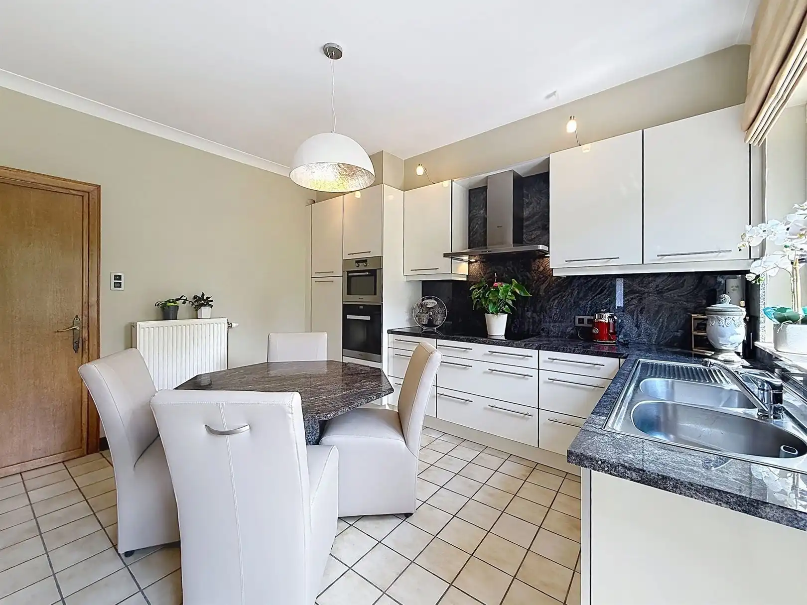 Ruime woning met extra woon- of werkpotentieel  foto 46