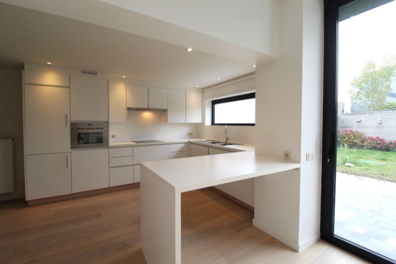 Gerenoveerde woning dichtbij centrum Roeselare foto 6