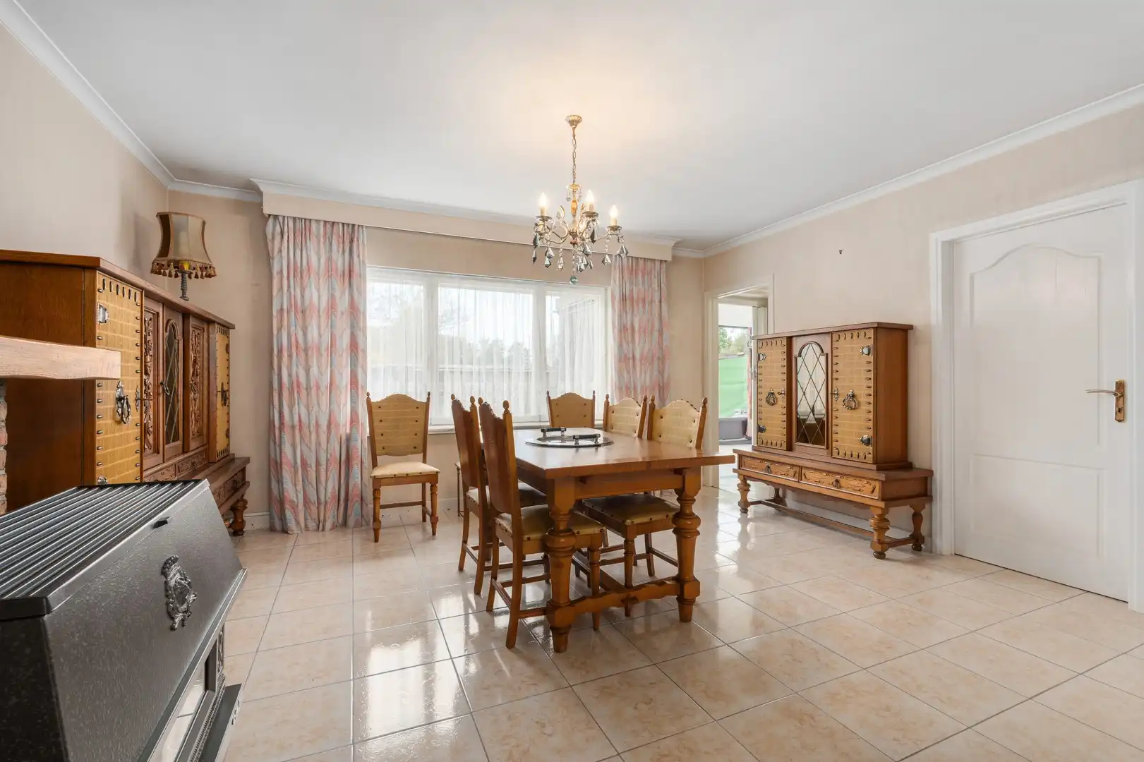 Zeer ruime kloeke woning met grote tuin! foto 4