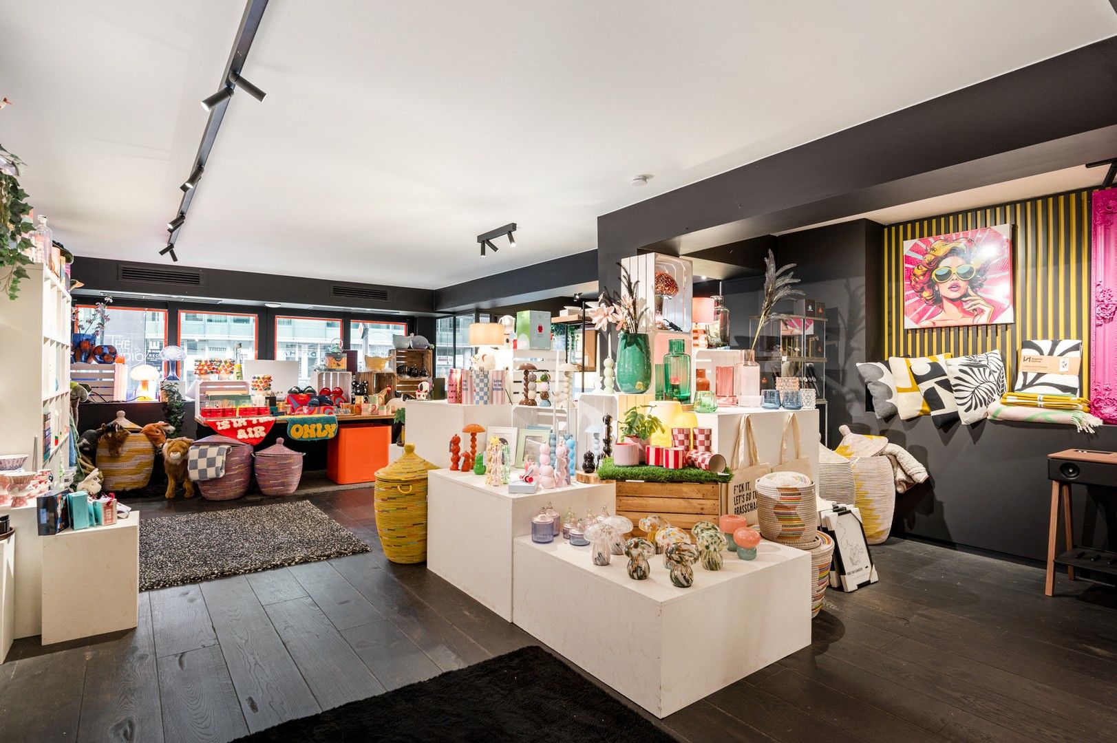 Commercieel gelijkvloers te huur met toplocatie in Brasschaat foto 2