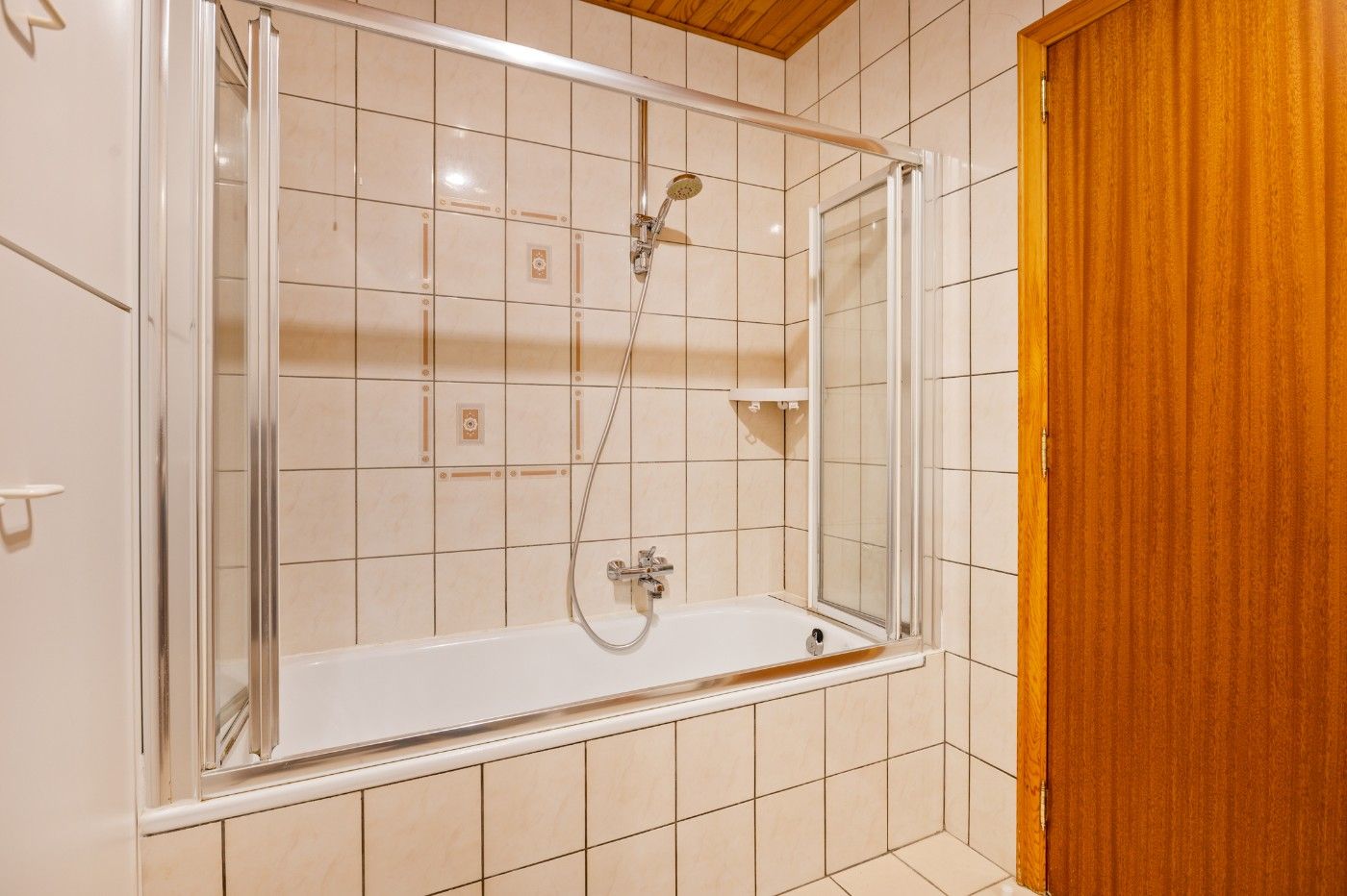 Vrijstaande laagbouwwoning met 3 slpk., tuin en inpandige garage foto 18