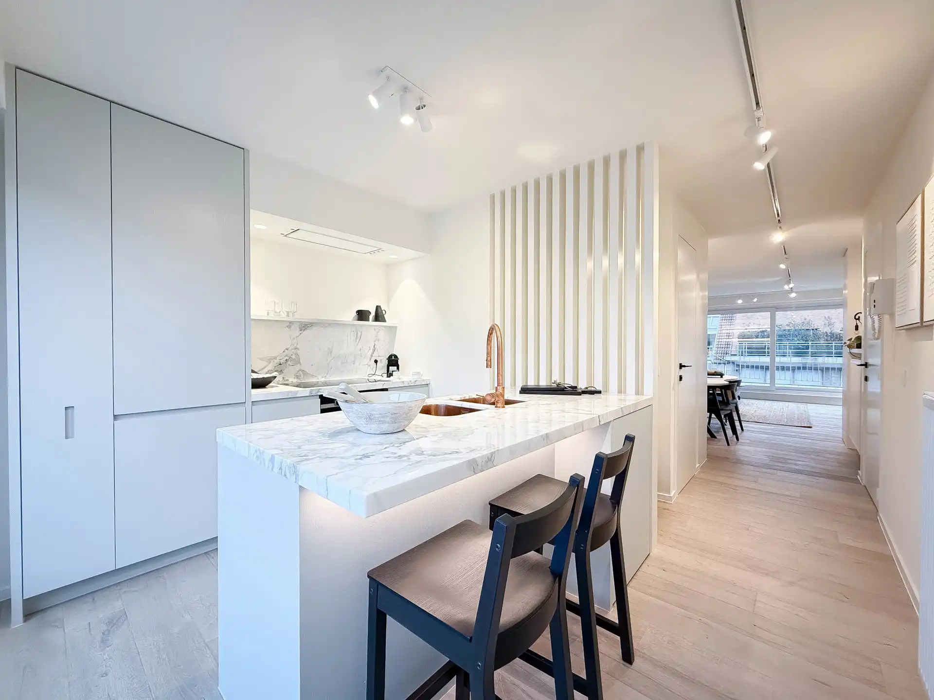 Stijlvol gerenoveerd duplex-appartement met 2 zonneterrassen foto 2