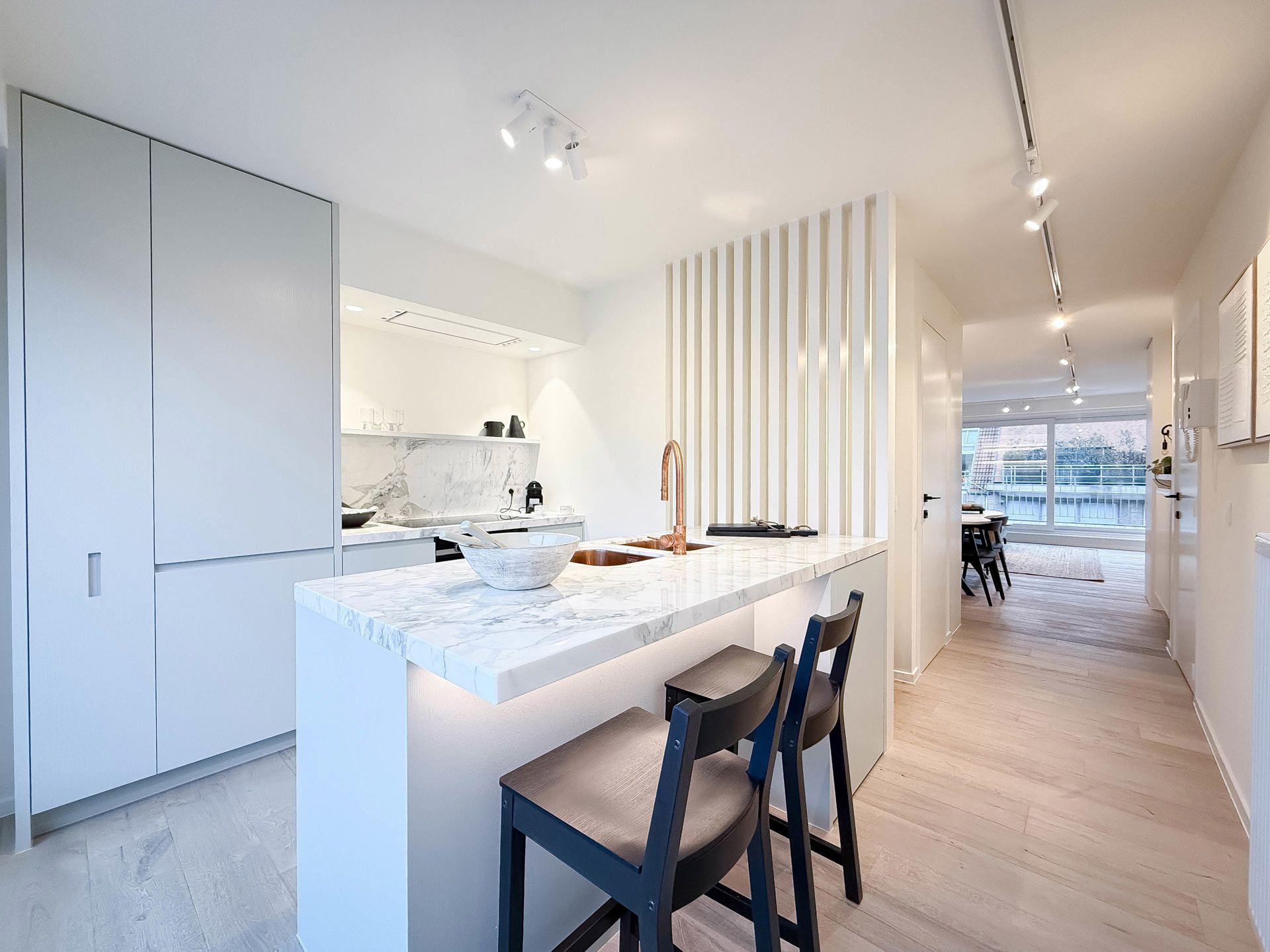 Stijlvol gerenoveerd duplex-appartement met 2 zonneterrassen foto 2