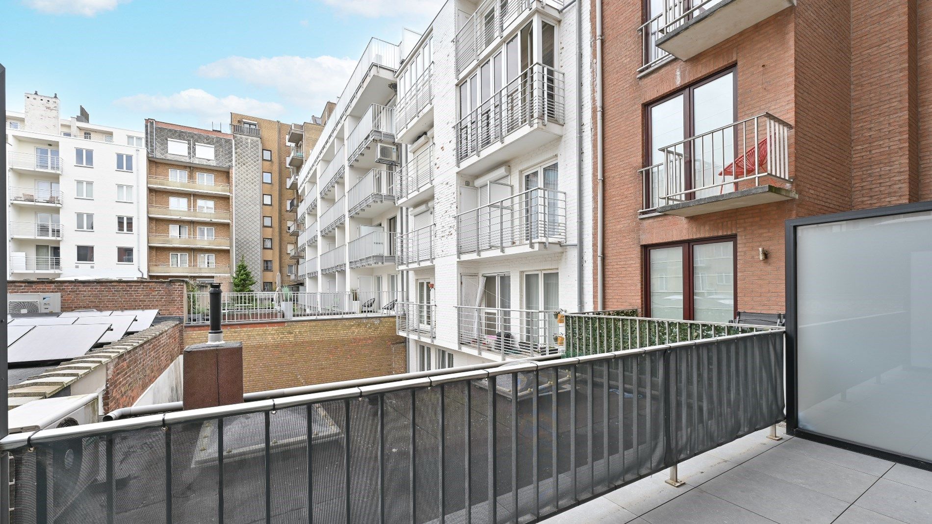 Zonnig, gemeubeld appartement met zicht op het Driehoeksplein gelegen op de Kustlaan  vlakbij  het strand. foto 18