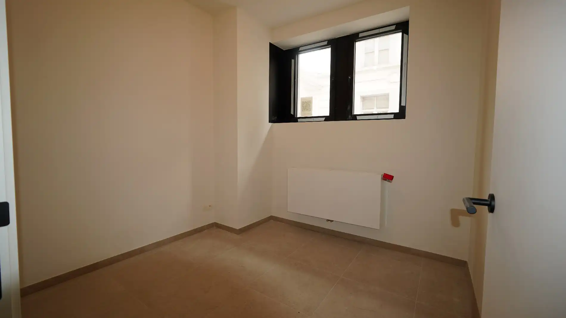 Luxe gelijkvloers appartement met tuin, 2 slaapkamers en autostaanplaats foto 8