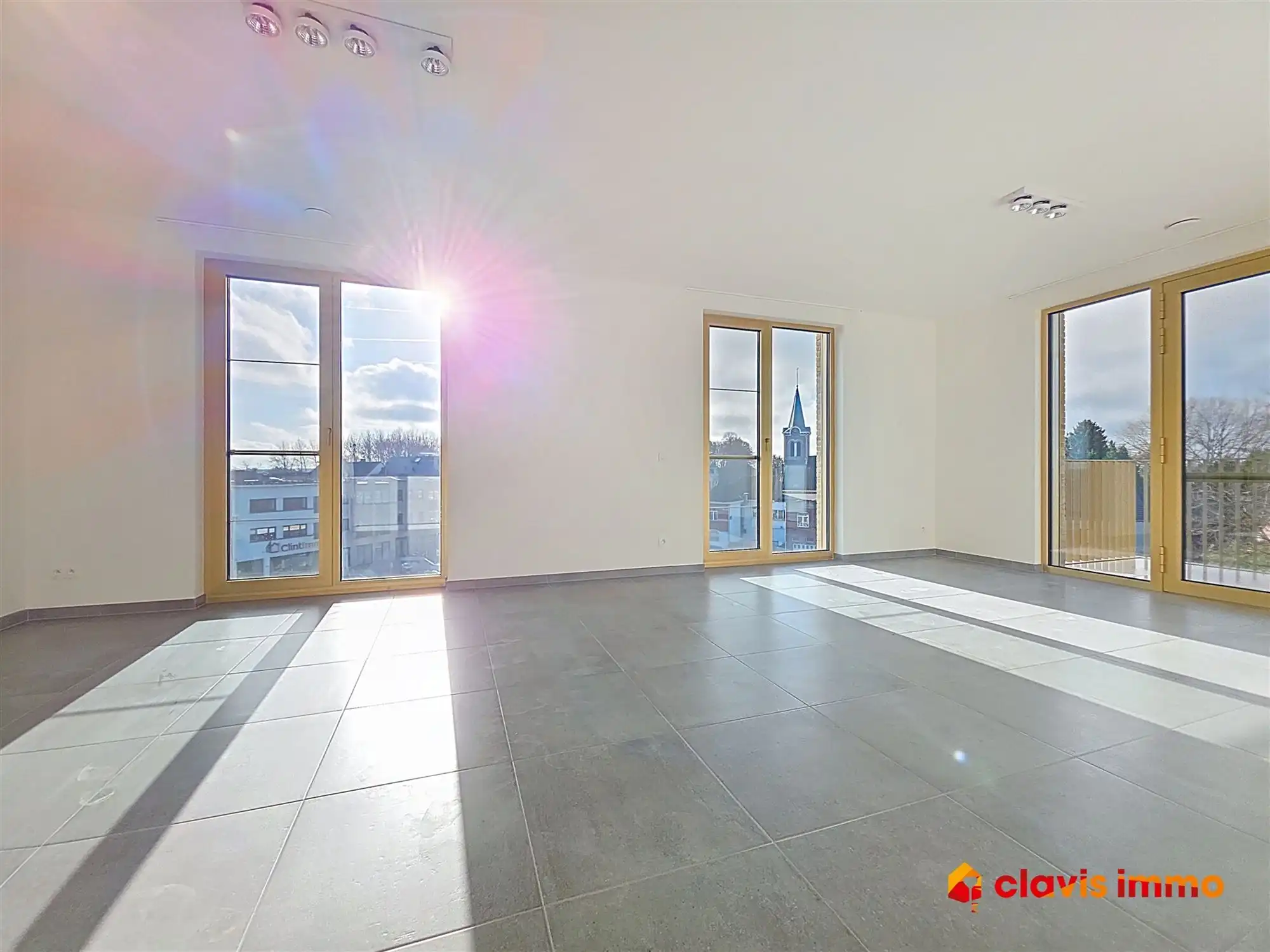 Appartement met terras en parking foto 9