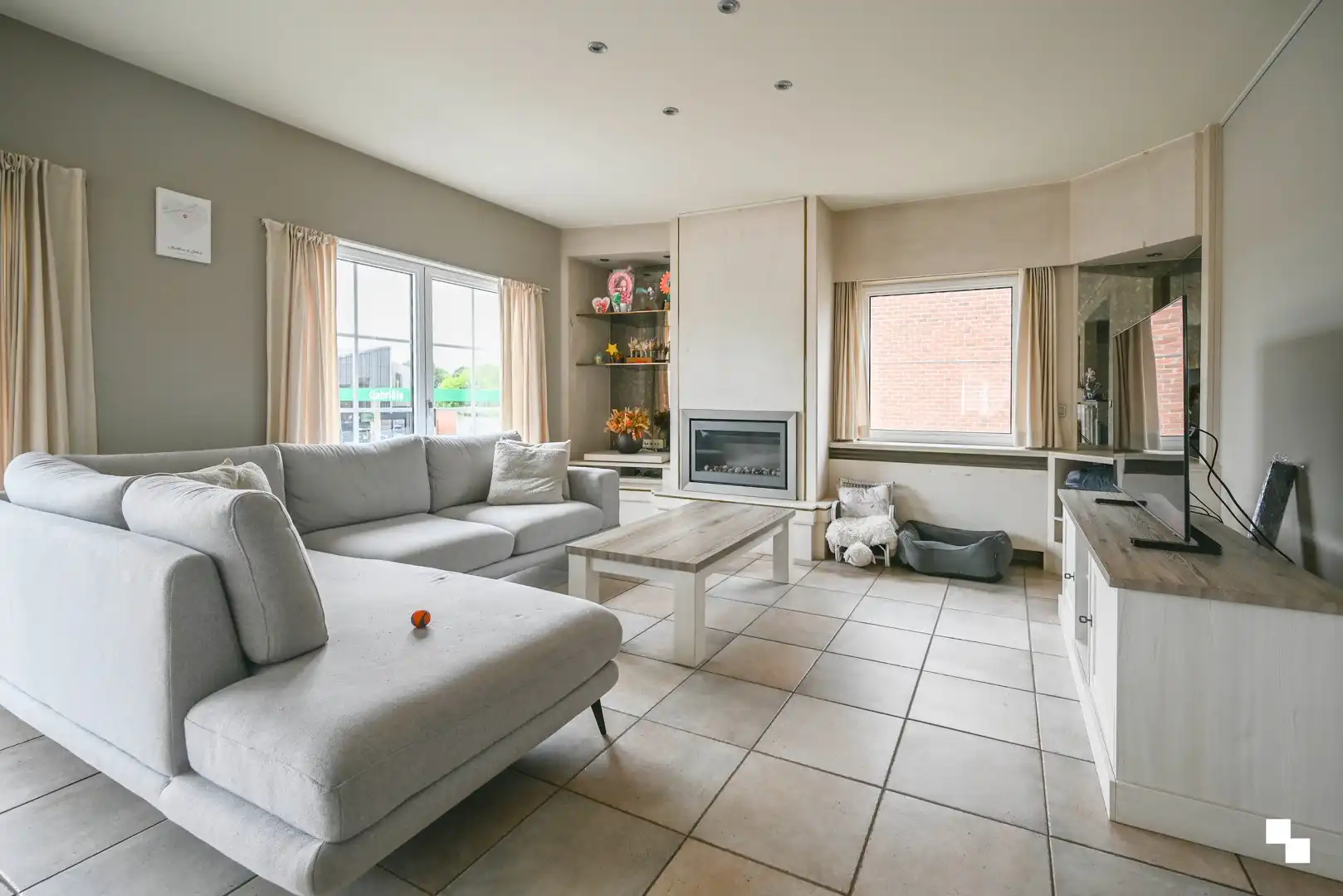 Zeer ruim appartement in het centrum van Oostrozebeke foto 3