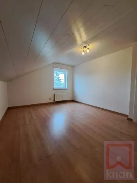 Ruim duplexapp met 3 slaapkamers, 2 auto staanplaatsen en tuin. foto 18