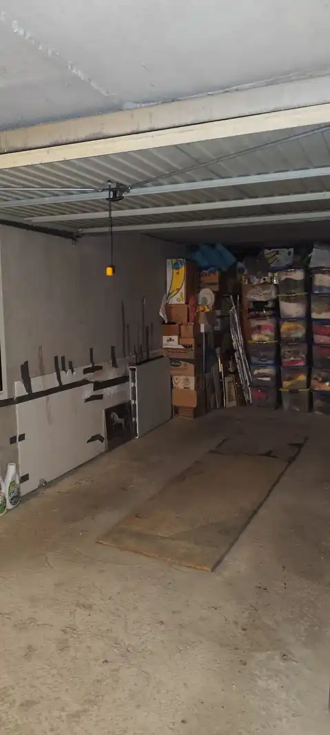 Gesloten garagebox met centrale ligging! foto 2