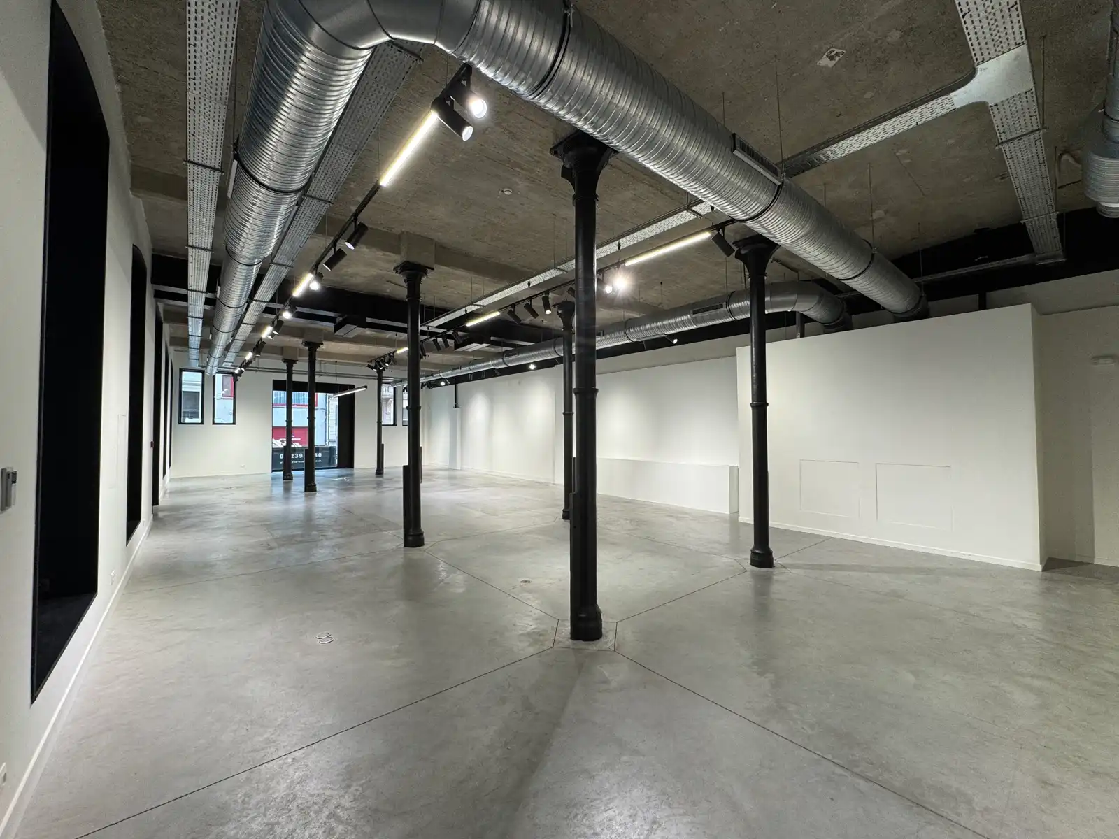 Industriële showroom in hartje Antwerpen foto 2