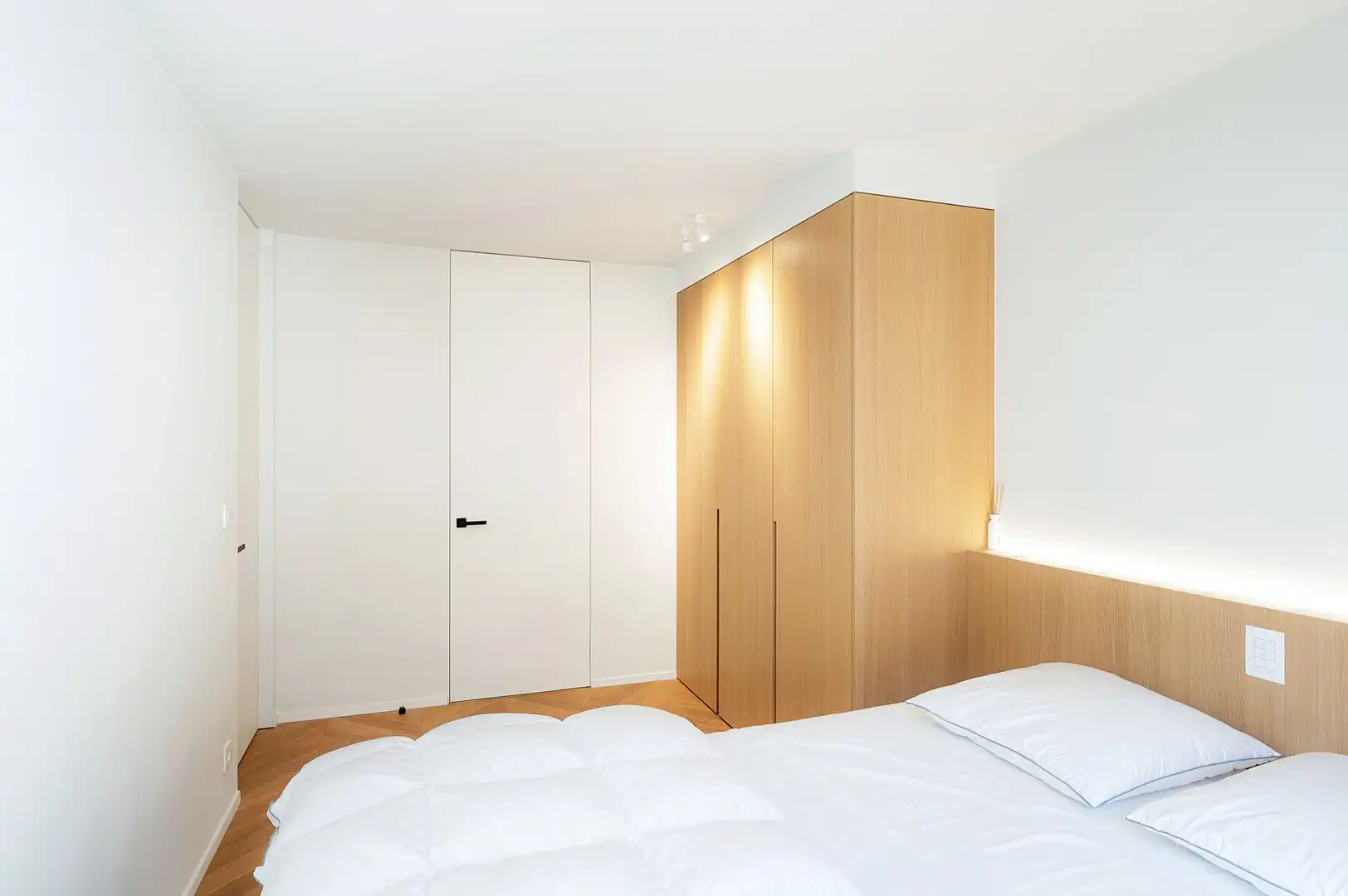 Instapklaar appartement gelegen op een centrale ligging te Knokke, vlakbij de winkels en de zee. foto 21