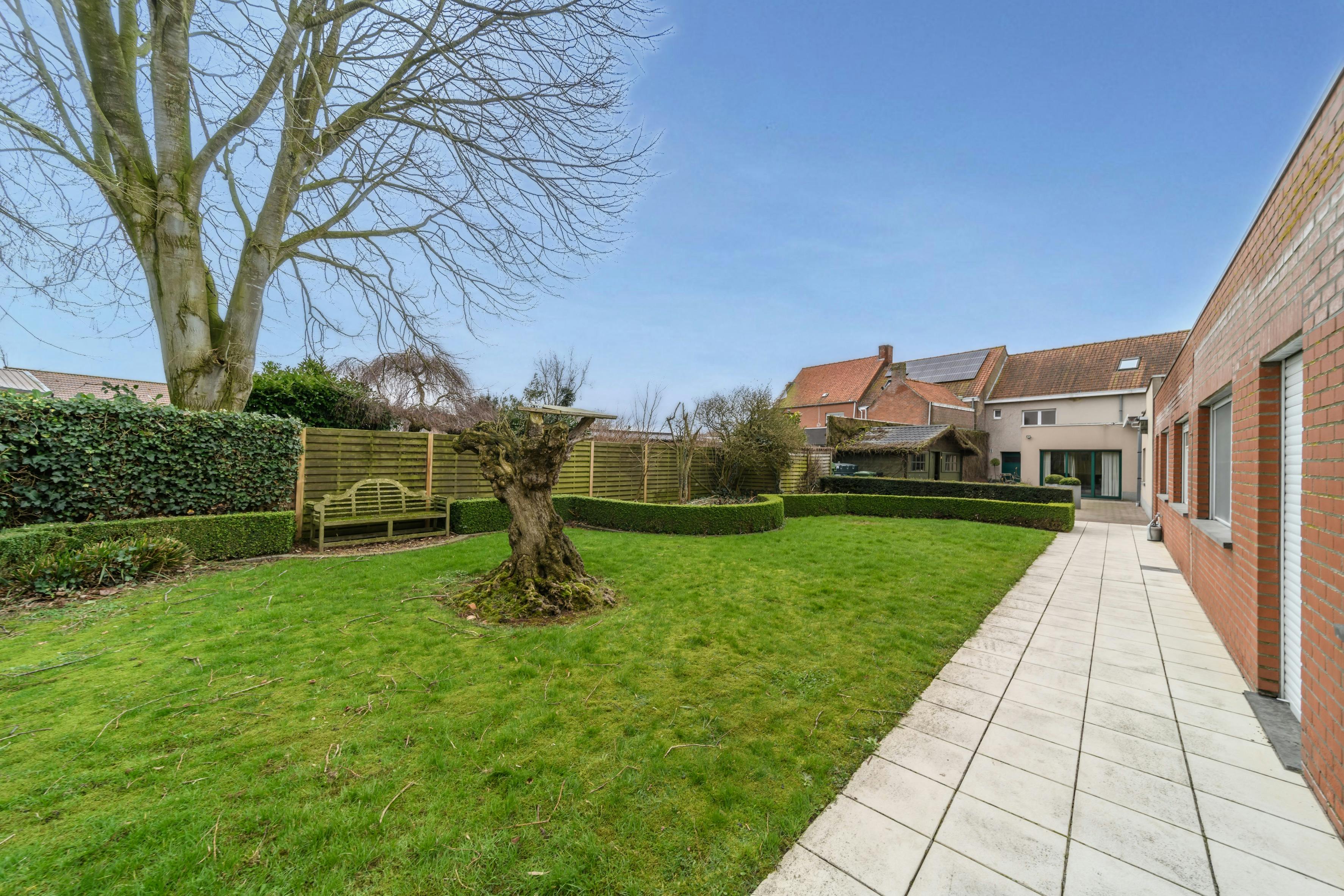 Huis met winkel, atelier en garages te koop in regio Diksmuide foto 10