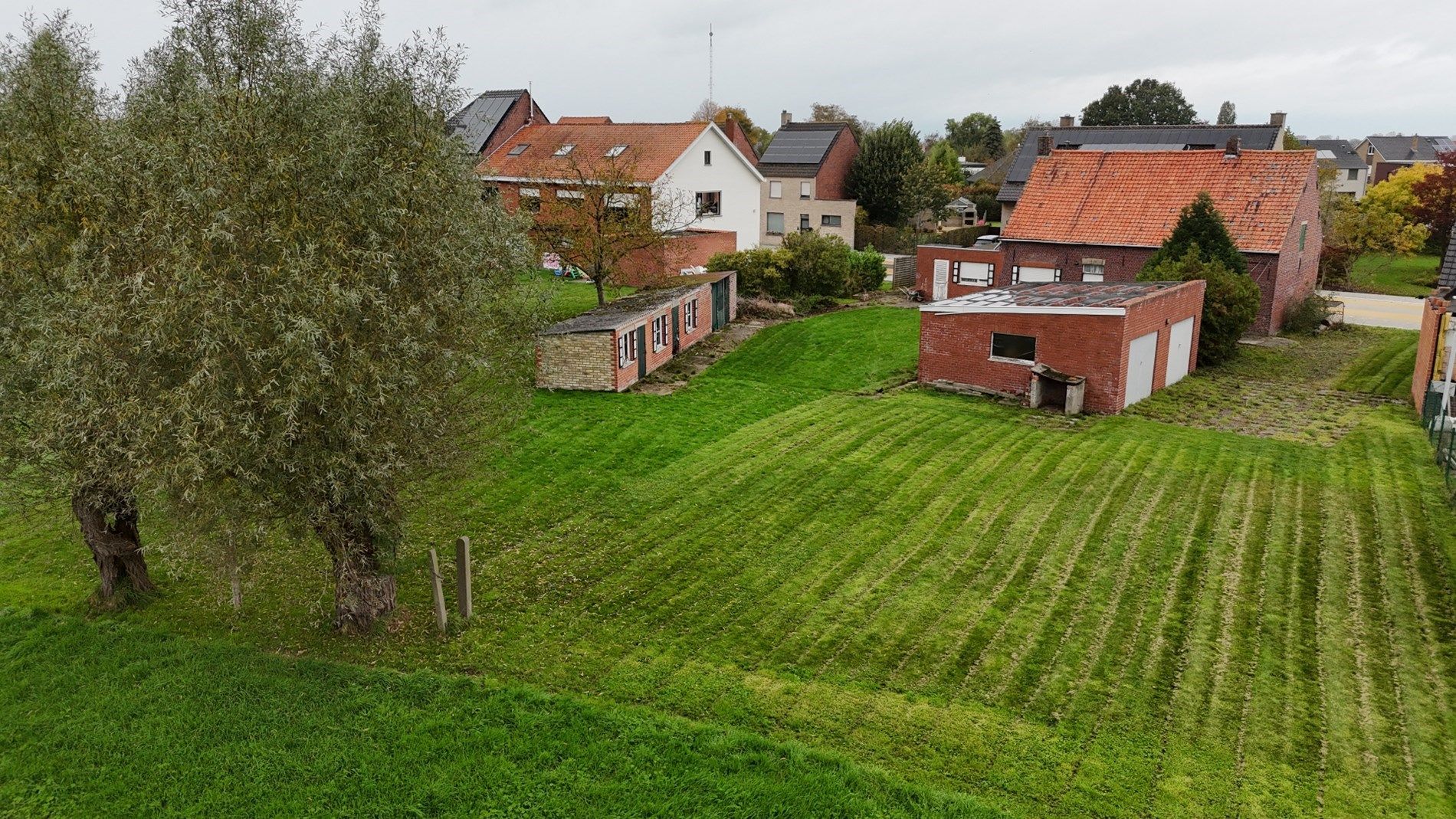 Te renoveren woning met 3  slaapkamers en bijhorend stuk grond te Koekelare  foto 11