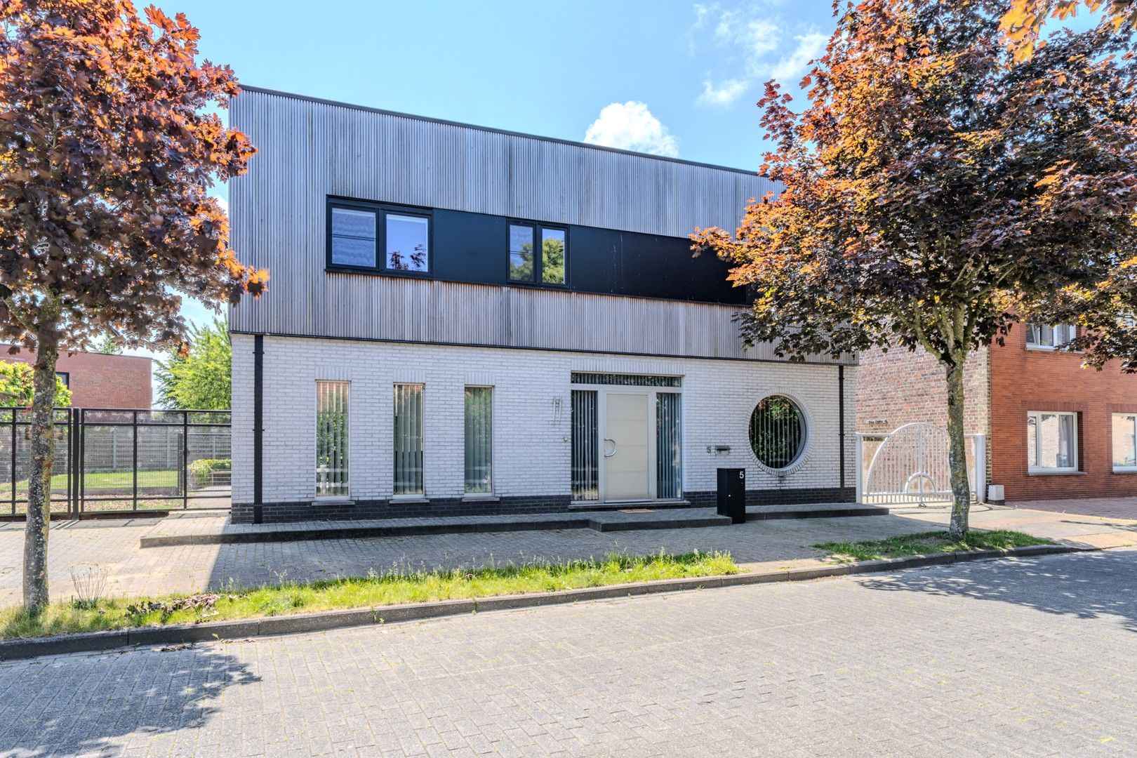 Instapklare woning met loods en vakantiewoning foto {{pictureIndex}}