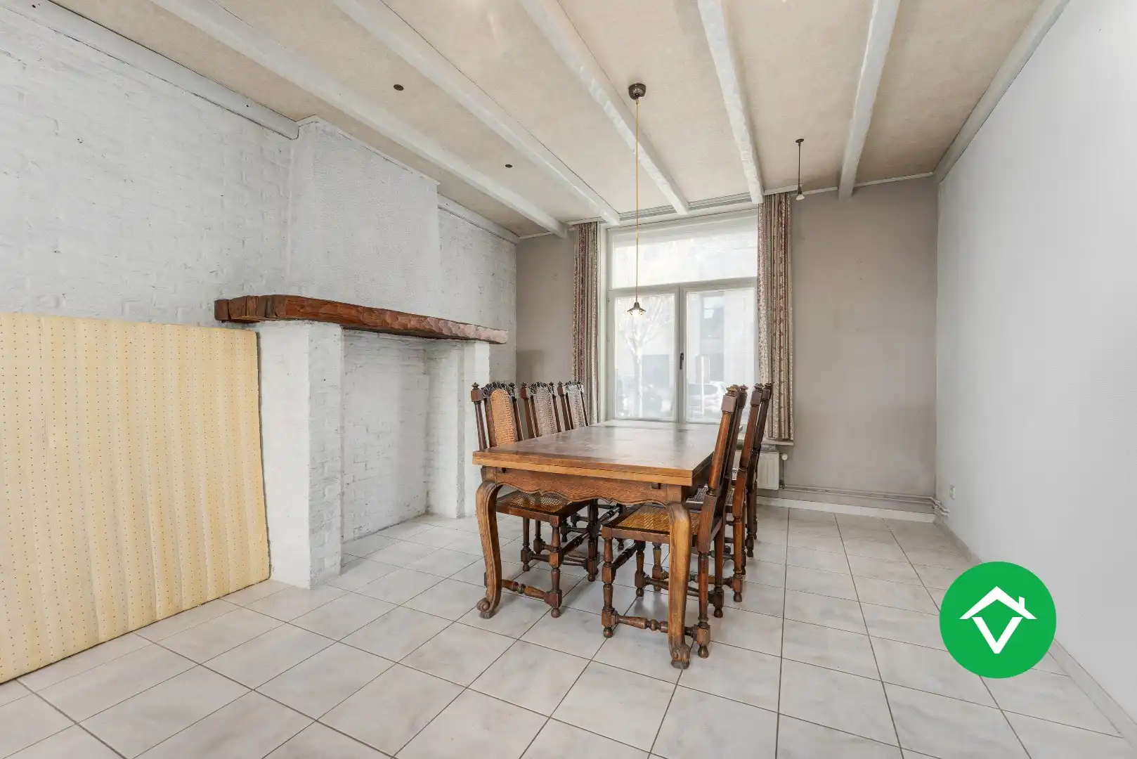 Ruim herenhuis met 4 slaapkamers en aparte garagebox in centrum Gistel foto 5