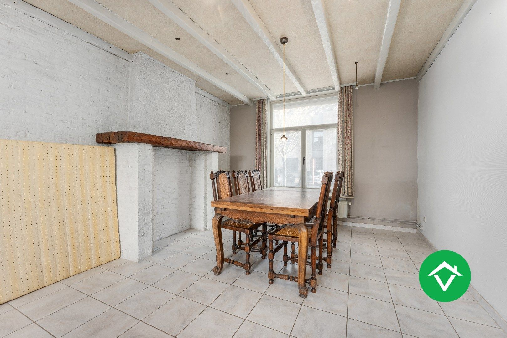 Ruim herenhuis met 4 slaapkamers en aparte garagebox in centrum Gistel foto 4