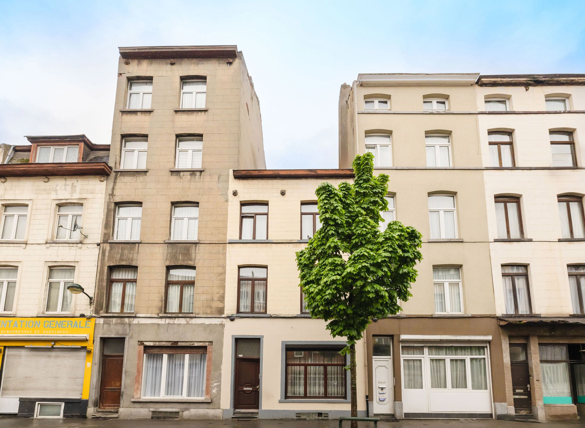 Huis met 4 slaapkamers + bureau foto {{pictureIndex}}