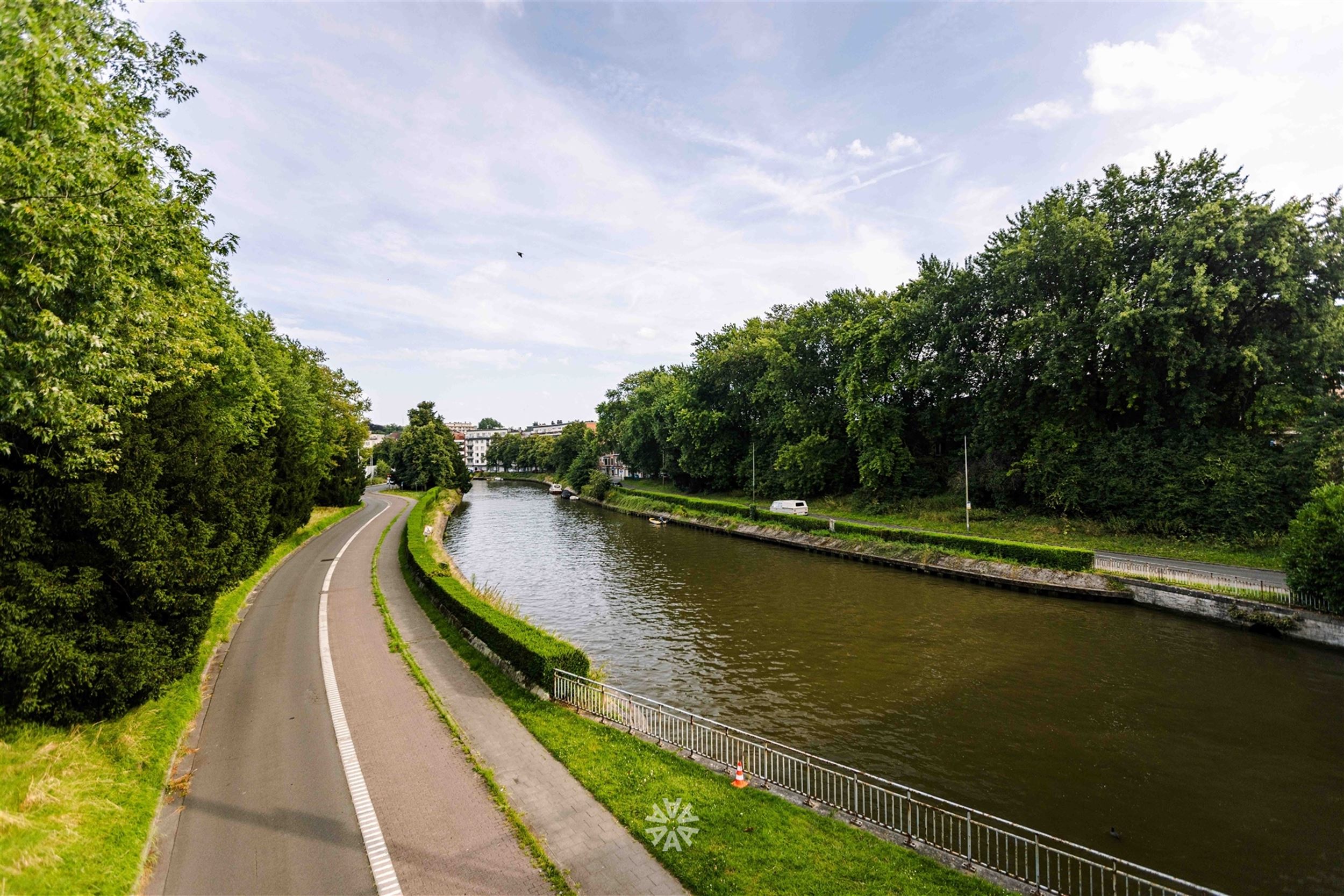 Lichtrijk drie-slaapkamer appartement op een gunstige ligging in Gent foto 17