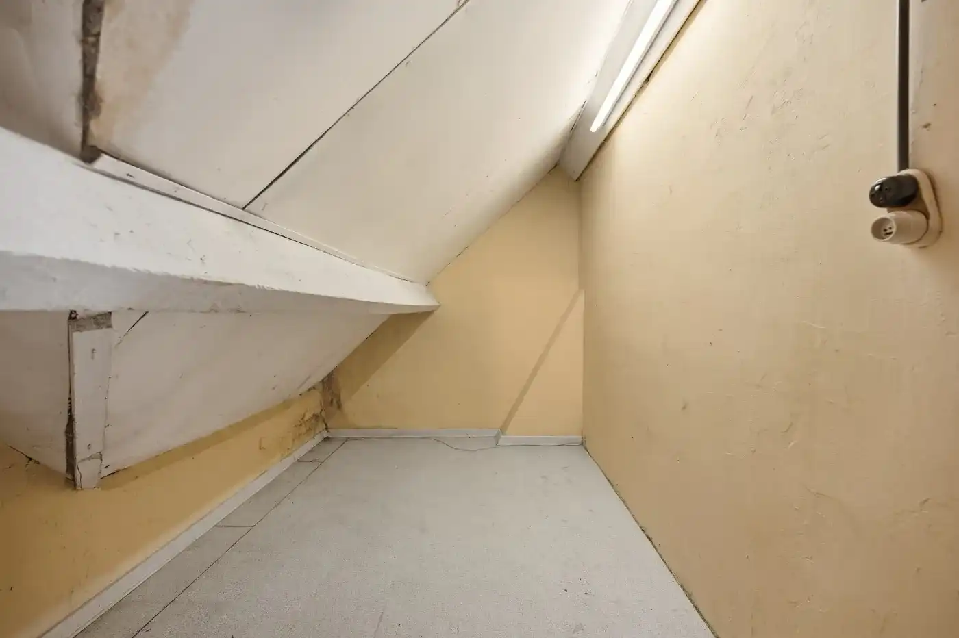 Goed gelegen, ruime gezinswoning met 7 slaapkamers in Neerwinden foto 24
