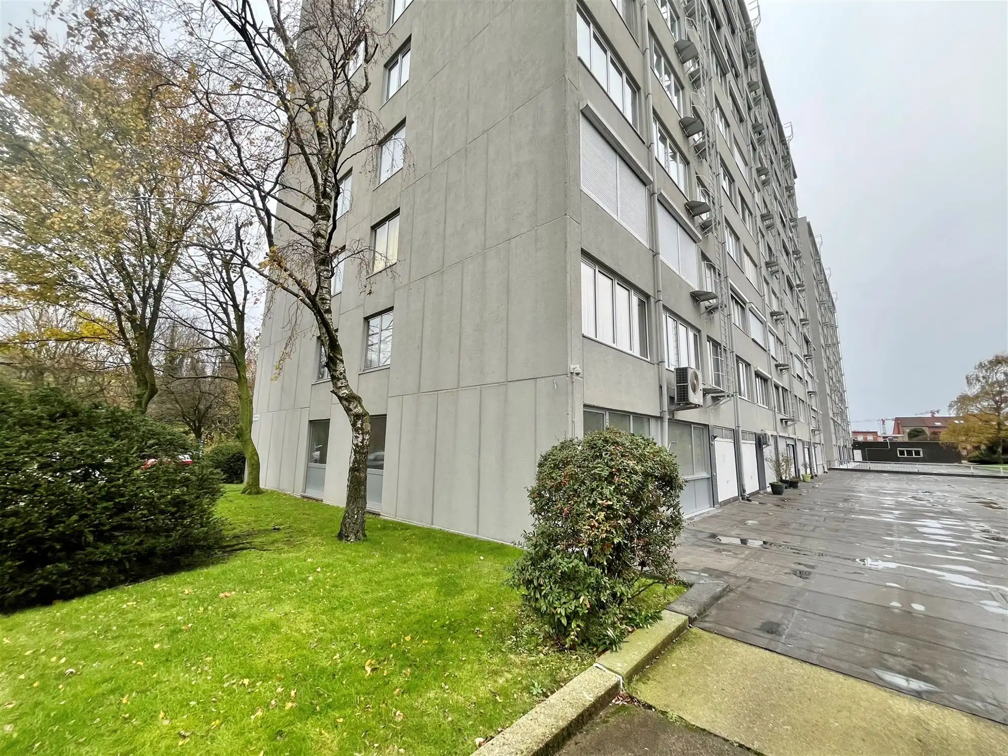 Casco commerciële ruimte + optioneel 2 garages aan meerprijs. foto 4