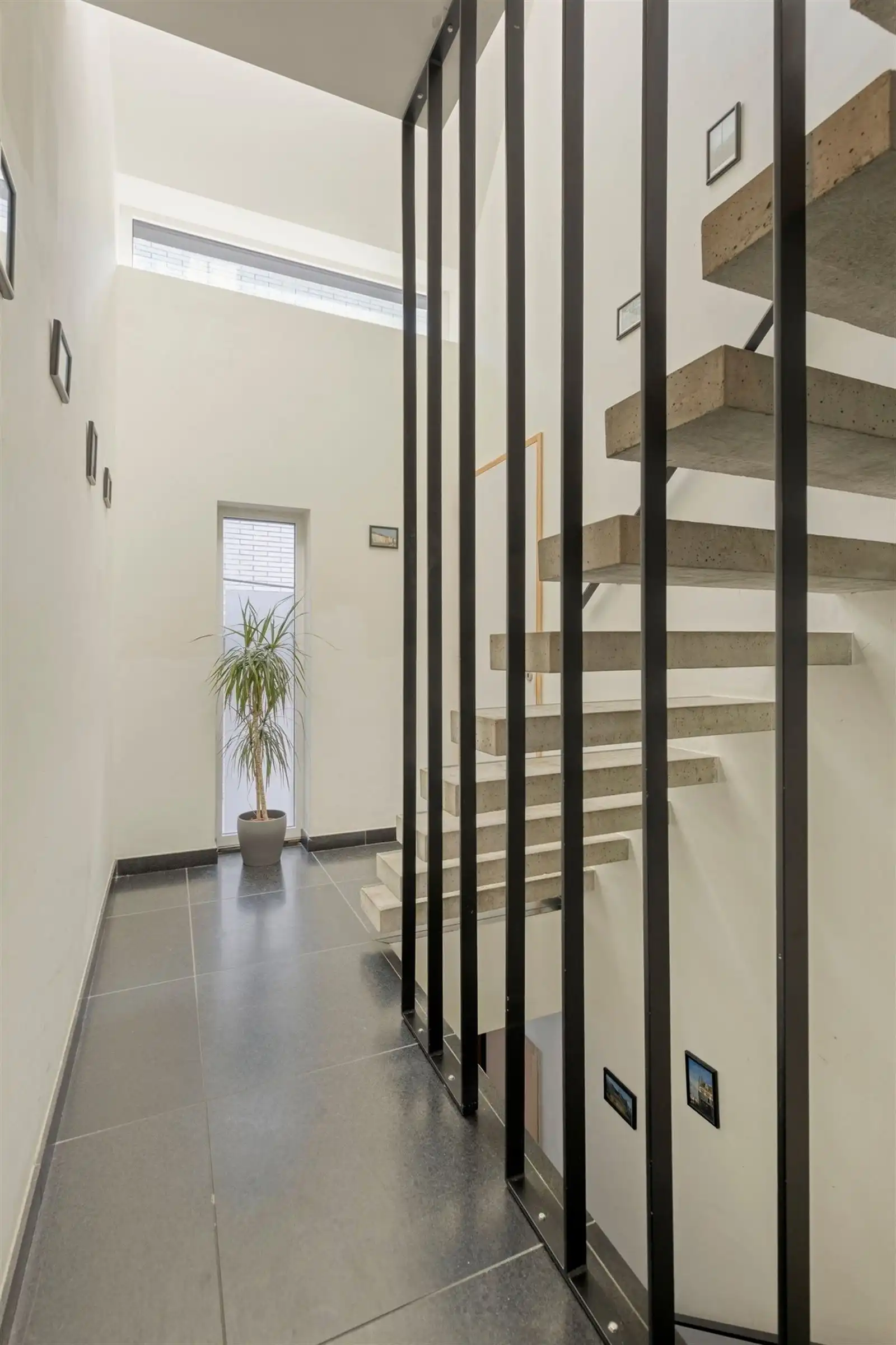Unieke moderne triplex appt  met ruime garage op toplocatie in een steegje van de Kouter foto 15