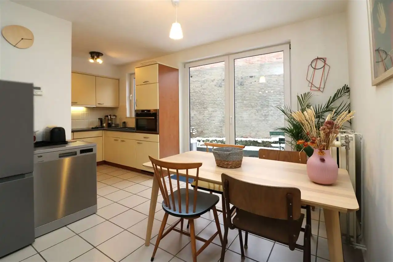 Centrale, zeer gezellige stadswoning met 2 slpk. en koer foto 11