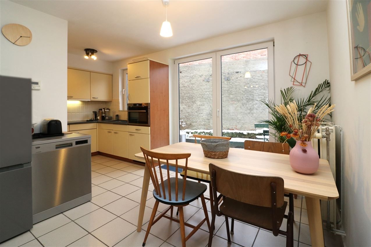 Centrale, zeer gezellige stadswoning met 2 slpk. en koer foto 11