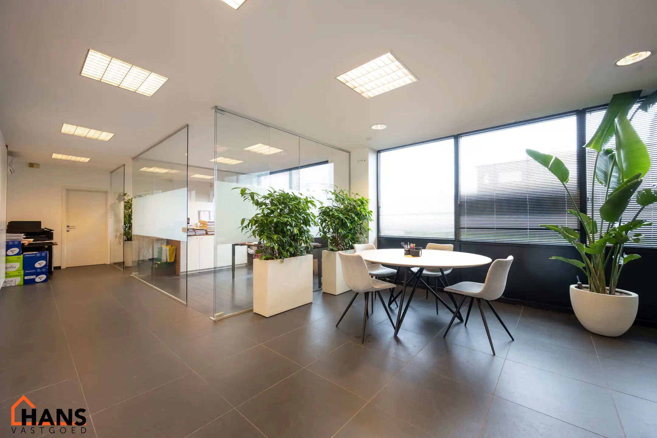 Ruim en praktisch ingedeeld kantoor met diverse mogelijkheden foto 7